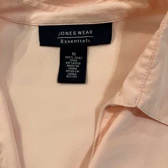 Lot of 2 JONES WEAR 100% SILK Floral Button-Down Top - Picture 8 of 9